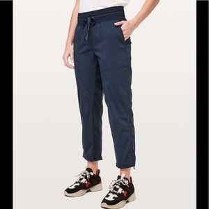 Lululemon Dance Studio crop 25”